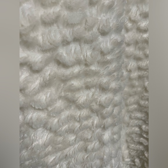 Croft & Barrow Soft White Faux Fur Vest. Size L/XL - Picture 5 of 5